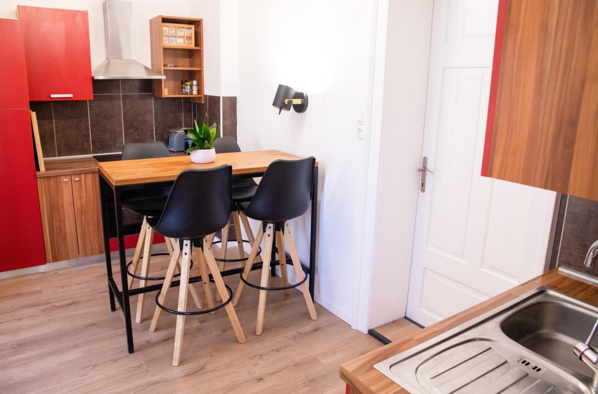 Cosy Castle Flat In Center - Free Parking Apartment